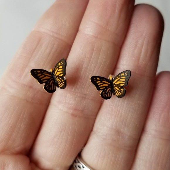 Jewelry - Monarch butterfly posts